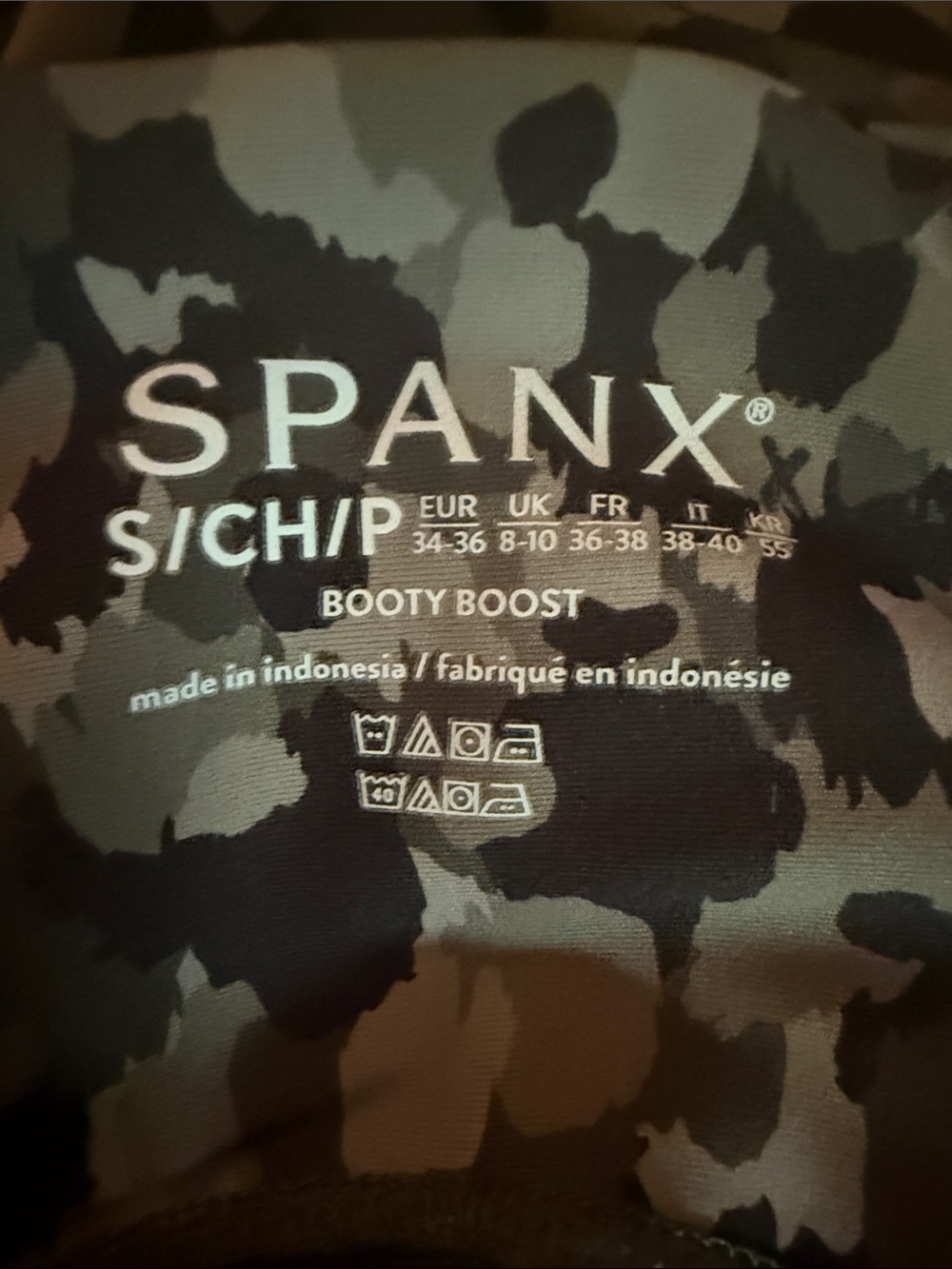 SPANX Booty Boost Active 7/8 Leggings Brushed Collage Camo Raw Hem NWOT - Picture 3 of 3